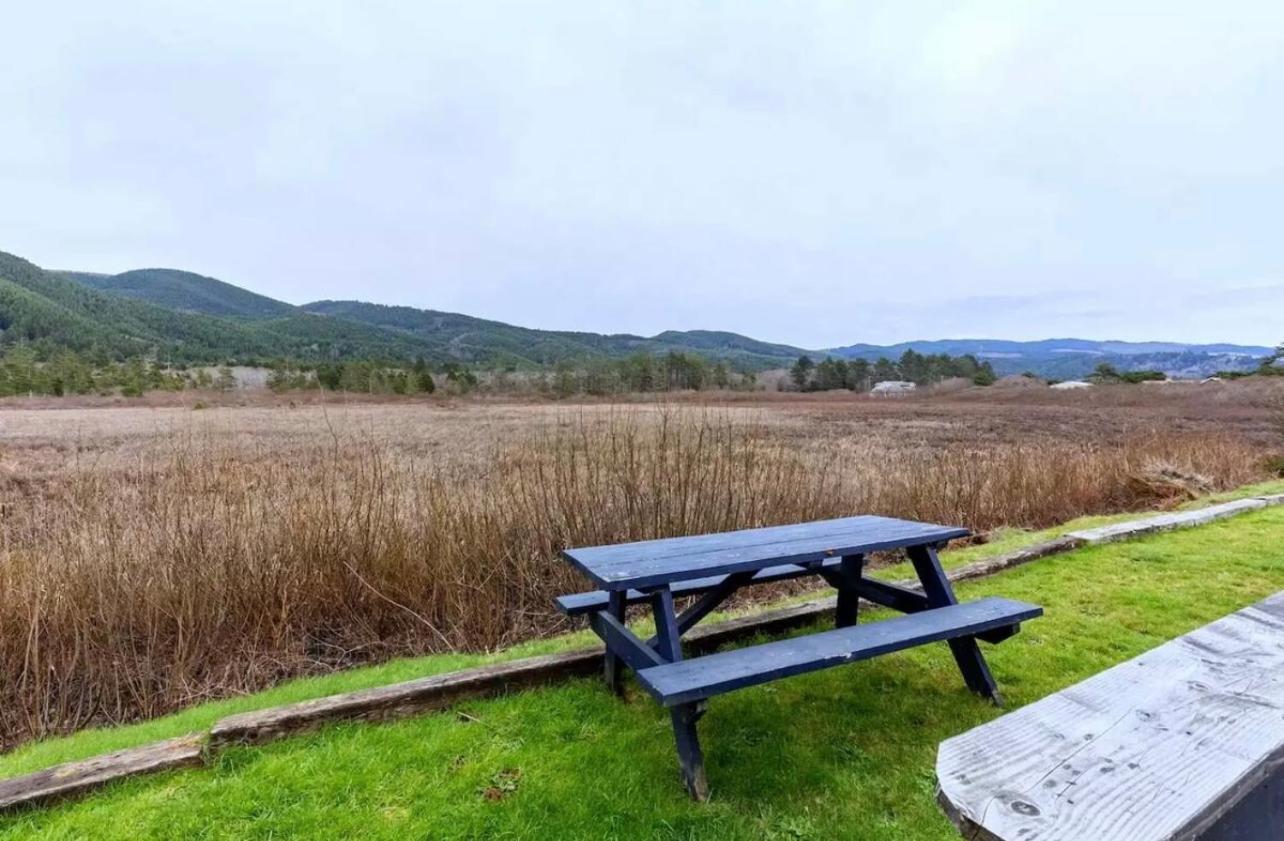 Tiki Escape W/ Amazing Mountain And Marsh Backdrop Βίλα Rockaway Beach Εξωτερικό φωτογραφία