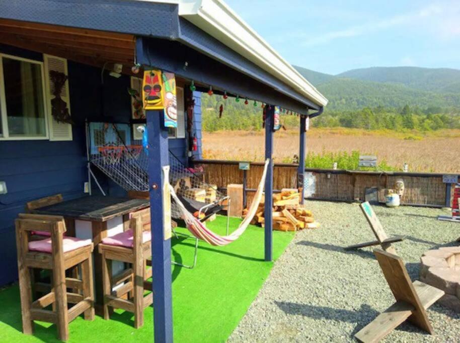 Tiki Escape W/ Amazing Mountain And Marsh Backdrop Βίλα Rockaway Beach Εξωτερικό φωτογραφία